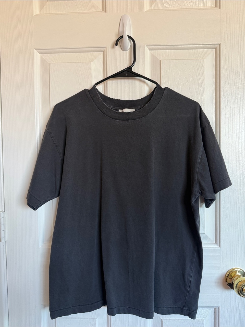Elwood Women’s Black Distressed Short Sleeve Crewneck Tee
